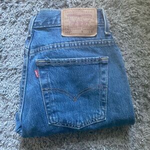 LIKE-NEW VINTAGE LEVI 550 JEANS
